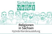 Hybride Wanderausstellung: Sichtbare Vielfalt. Religionen in Sachsen Das Bild zeigt 8 Menschen im Portrait.