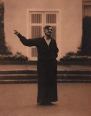 Ringelnatz im Matrosenanzug © Kulturhistorisches Museum Wurzen mit Ringelnatz-Sammlung, Fotografin: Genja Jonas, 1926