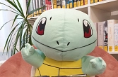 Schiggy mit Büchern Pokemonplüschtier mit den Büchern von Conan Morawe