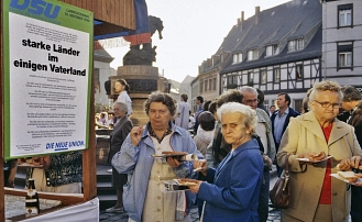 Wurzen, erste Feier zum 3. Oktober 1990 © Cordia Schlegelmilch, Berlin © KulturBetrieb Wurzen