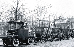 elekrtische, gleislose Bahn im Winter