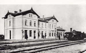Friedrich-Ebert-Straße 2a. Muldentalbahnhof.jpg