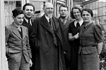 Rabbiner Dr. Hugo Fuchs mit Familien Karl Goeritz u Felix Frank_web.jpg